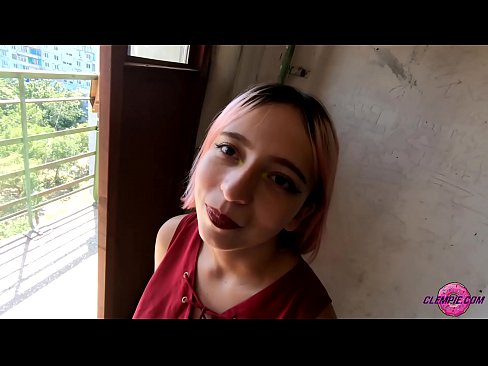 ❤️ Sha'awar ɗalibi yana tsotsar Baƙo a Waje - Cum A Fuskarsa Ingantacciyar iskanci ﹏